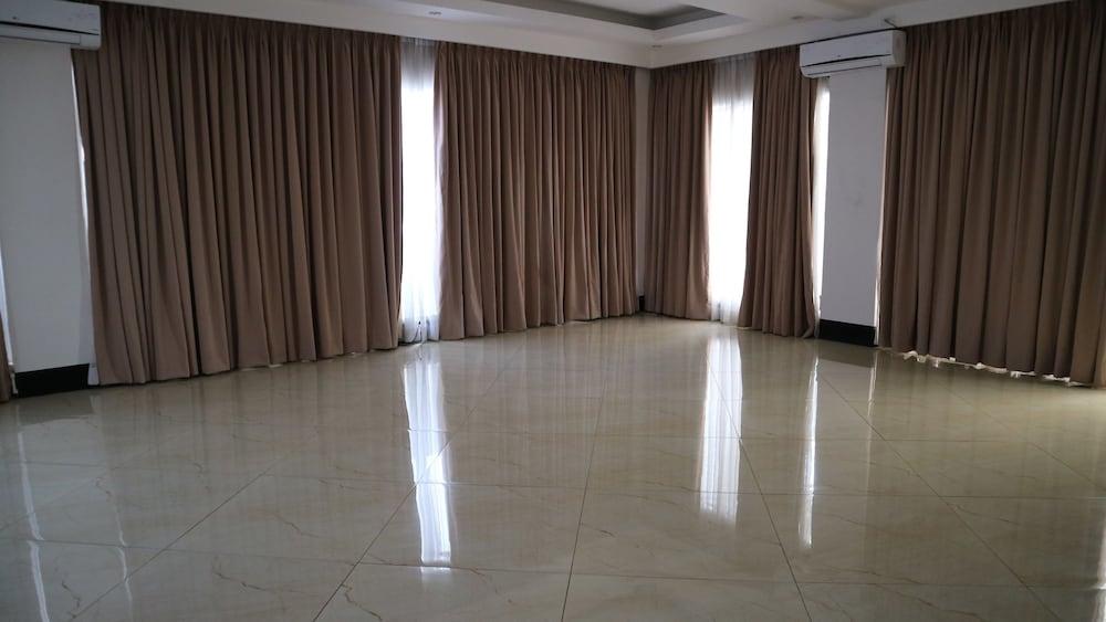 Doniti Suites And Events Place Mandaluyong Exterior foto